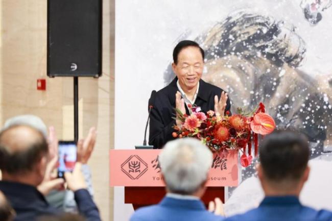 中国画院名誉院长、中国首席大检察官、最能手民检察院原检察长贾春旺晓示画张开幕