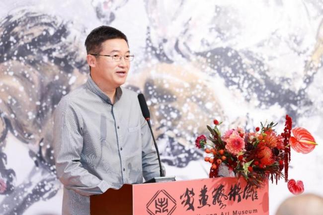 中国国度画院好意思术表面委员会推论主任、中国国度画院好意思术馆馆长、本次画展策展东谈主李虹霖致辞