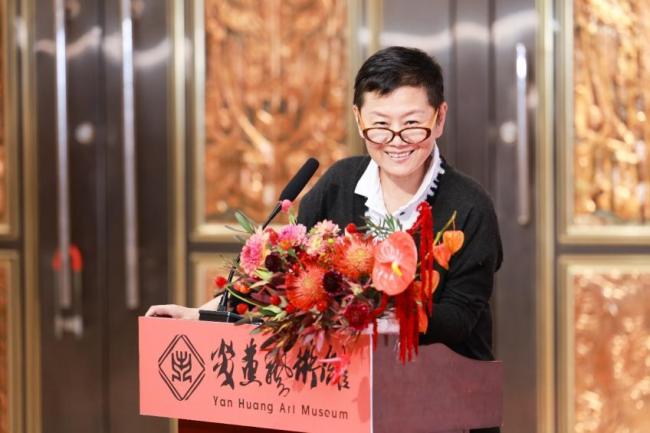 黄胄好意思术基金会理事长、黄胄先生之女梁缨女士致辞